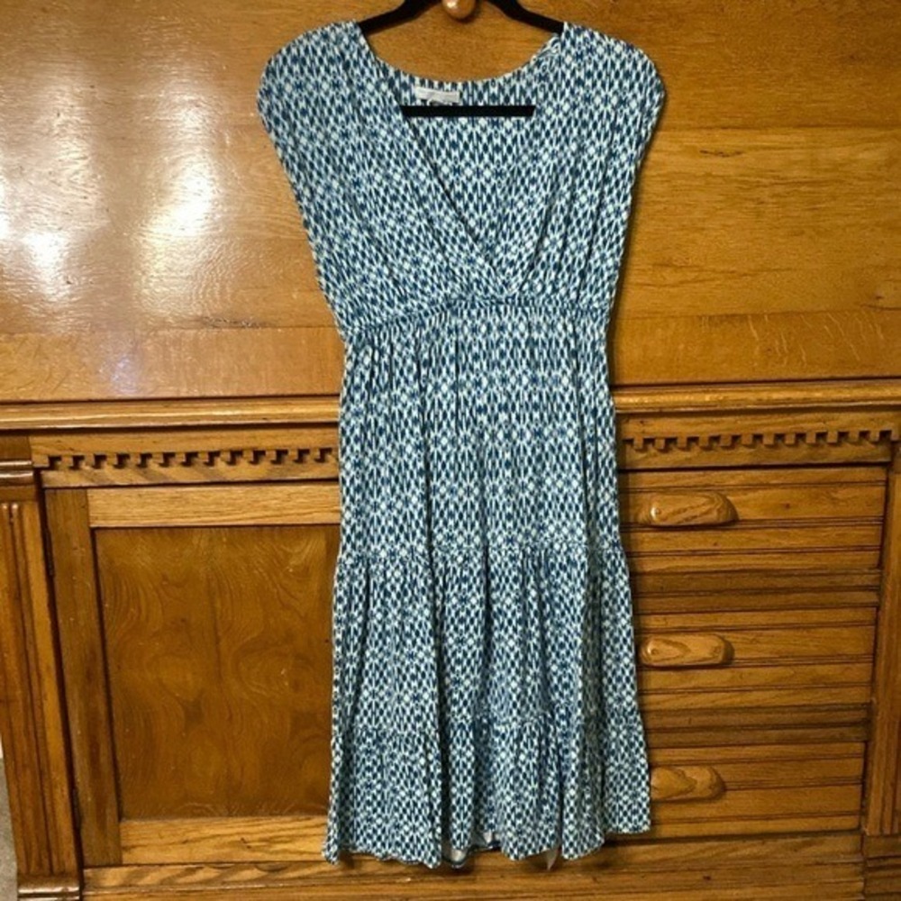 New York & Company Boho Chic Beachy Blue Ikat Tiered Midi Dress V-Neck Stretch M